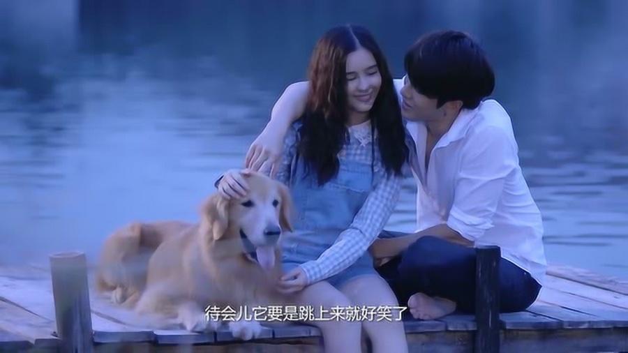 南京秦淮灯彩传承人手持龙灯亮相老门东