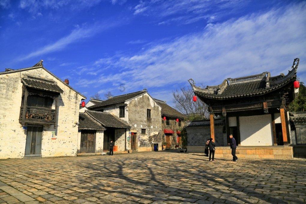 雷军发微博:小米跃居中国区手机市场第一